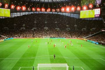 1-0惨胜！德尚怒喷对手想废姆总，13犯0黄裁判太离谱！｜九游体育官网（配图示意）